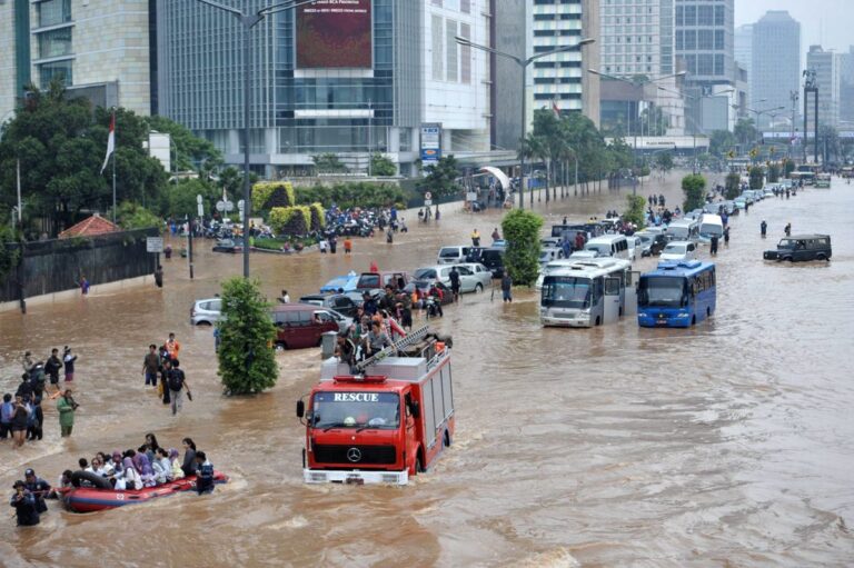 Waspada Banjir Pesisir Jakarta 18-27 Juli, Cek Infonya!