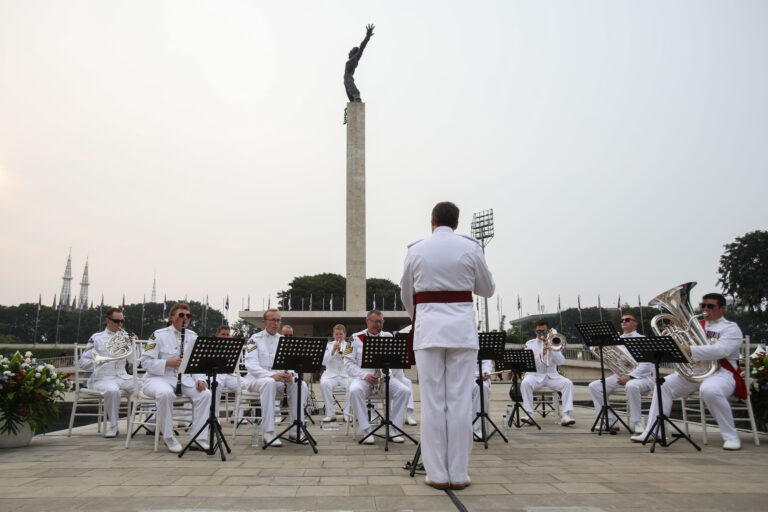 Penampilan United Kingdom Royal Marine Band di Lapangan Banteng
